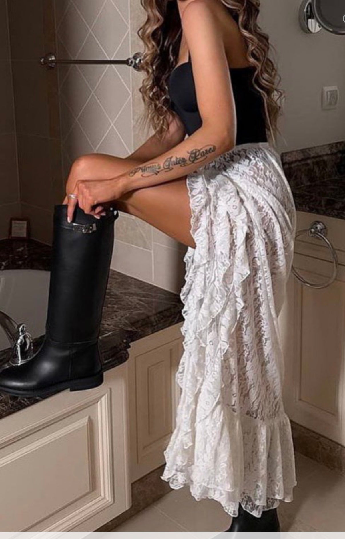 Amour lace skirt