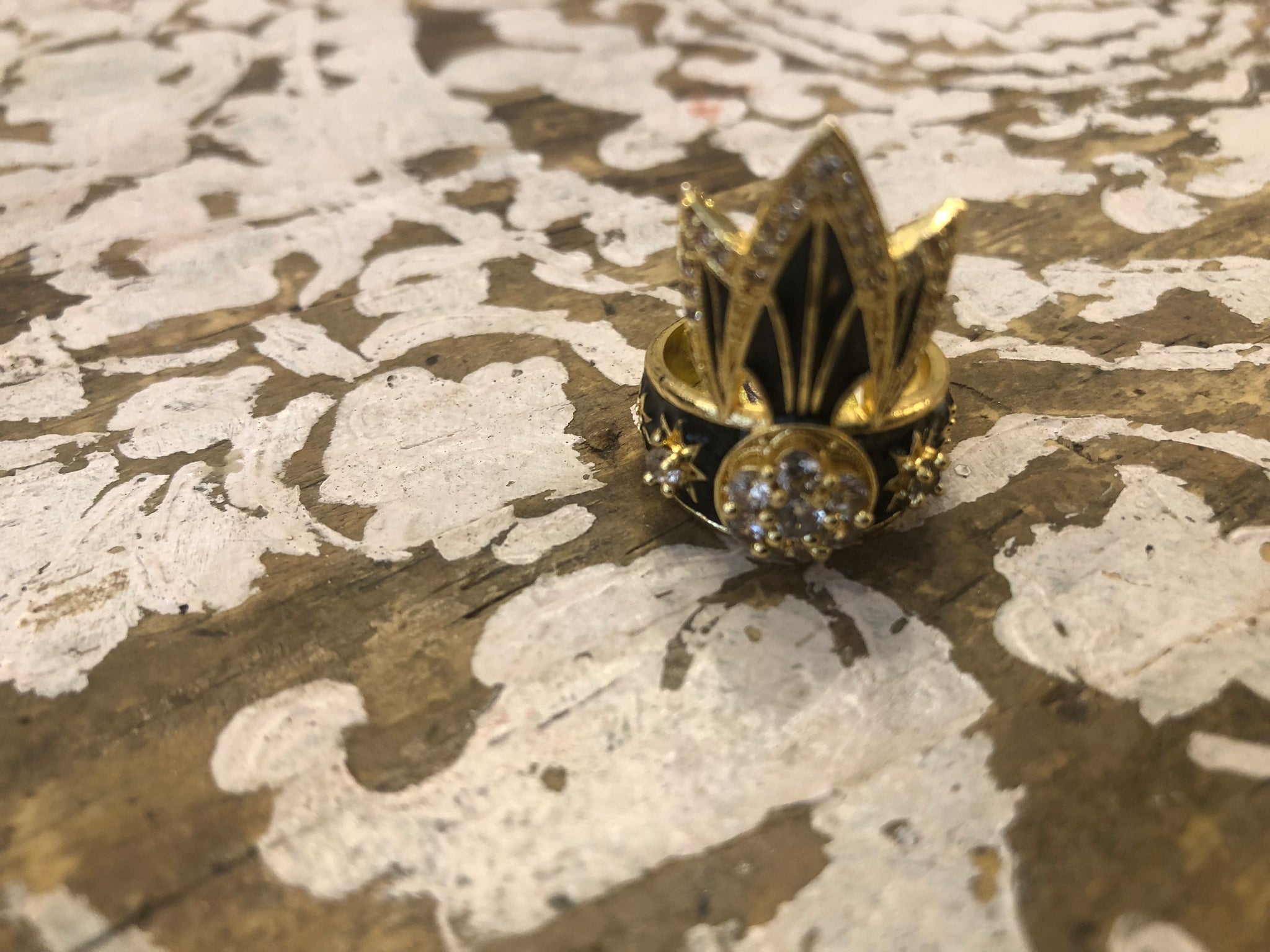 LUX DIVINE Tiger Lilly Ring