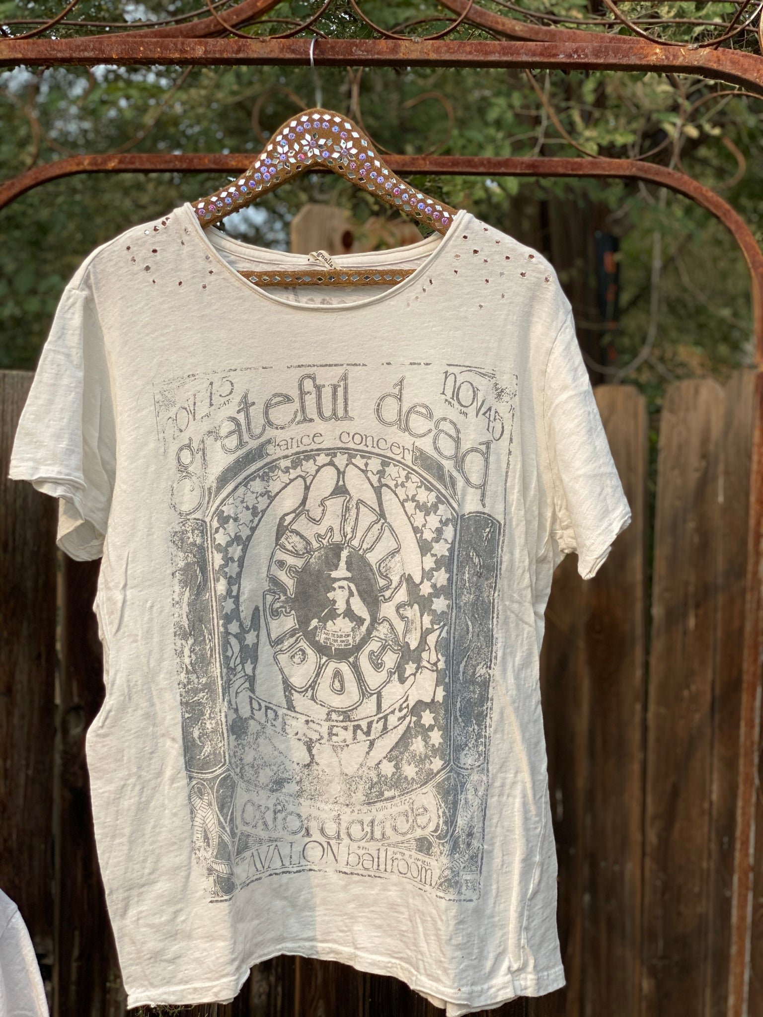 Magnolia Pearl Grateful Dog T